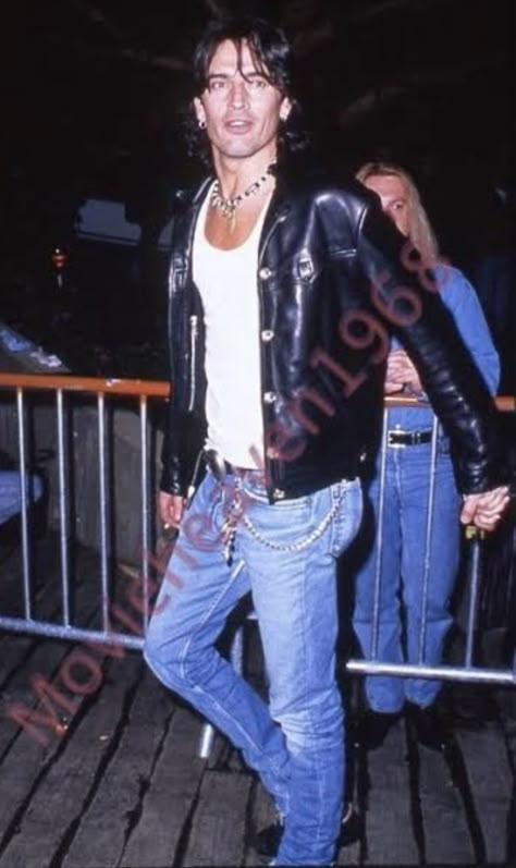 Rocker Men Style, 90s Tommy Lee, Tommy Lee Outfits, Male Rockstar Outfit, Tommy Lee 2000s, 80s Fashion Men Rocker, Tommy And Pamela, Tommy Lee 90s, Tommy Lee 80s