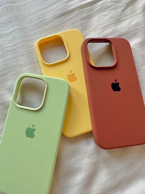 Phone Cases Simple, Yellow Phone Case, Yellow Iphone Case, Vintage Phone Case, Aesthetic Color, Summer Iphone, Iphone Obsession, Yellow Iphone, Iphone Cases Cute