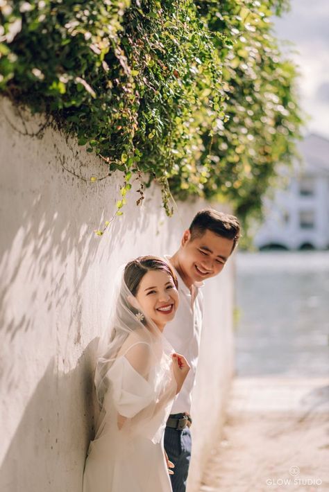 Hanoi prewedding photoshoot Korean Couple Photoshoot Outdoor, Korean Wedding Photography Outdoor, Pose Prewedding Outdoor, Wedding Photo Outdoor, Couple Outdoor Photoshoot, Outdoor Wedding Photoshoot, Prewed Outdoor, Pre Wedding Photoshoot Theme, Pre Wedding Photoshoot Beach