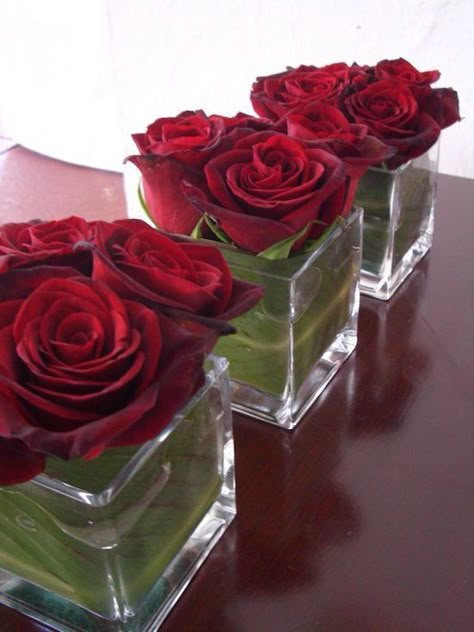 Elegant Valentine's Day Party Decorations  | OMG Lifestyle Blog | Short Red Roses -  Valentine Centerpieces.  Love the vase lined with green leaves! Red Roses Centerpieces, Rose Centerpieces Wedding, Red Rose Arrangements, Roses Valentine, Valentine Centerpieces, Valentine Table Decorations, Red Rose Wedding, Clear Vases, Rose Centerpieces