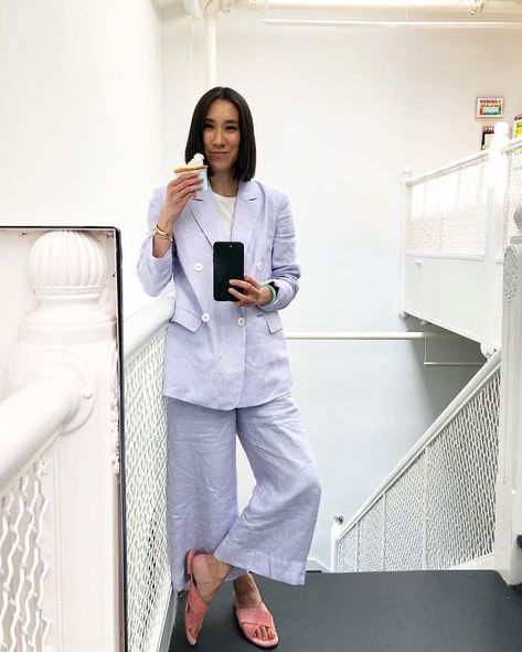 Eva Chen Wants You to Stop Overthinking Your Instagram Feed | how to be good at Instagram, Instagram influencers, summer outfits, matching top and bottoms, outfit inspiration Eva Chen Style, Bottoms Outfit, Eva Chen, Fashion Work Outfit, Celebrity Selfies, T Shirt Branca, Stop Overthinking, Outfits Matching, Career Girl