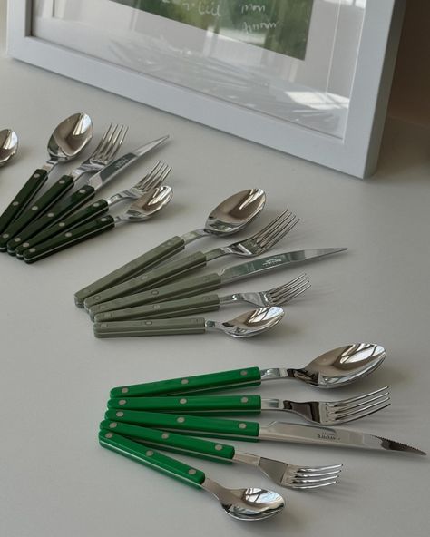 🆕Sabre Paris — shades of green 🫛🥬🍐🍃🌱🥒🍏🌿🥦☘️🍀 #sabre #sabreparis #cutlery #flatware #green #spring #springtime #homesweethome #tableware #homedesign #homedecor Green Spring, April 26, Shades Of Green, Flatware, Spring Time, Kitchen Dining, Sweet Home, Shades, Apartment