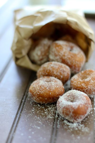 Mini Doughnuts Mini Doughnuts, Apple Cider Donuts, Mini Donuts, Donut Recipes, Artisan Bread, Cakepops, Holiday Cookies, Just Desserts, Apple Cider