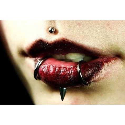 tattoos and piercing Lip Piercing In Boy ❤ liked on Polyvore featuring beauty products, makeup, lip makeup, piercings, lips, peircings and tattoos and piercings Lip Piercing Girl, Anime Antagonist, Grunge Kids, Split Tongue, Piercing Bouche, Piercing Girl, Colorful Punk, Piercing Lip, Neo Grunge