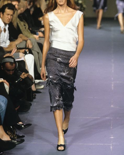 Chloé’s Spring/Summer 1999 runway show was under the direction of Stella McCartney, who had taken over as creative director in 1997. McCartney’s work during this period helped revitalize the Chloé brand, blending modern femininity with a #bohemian, relaxed sensibility. Her 1999 runway reflected her signature #style of combining #chic, wearable #fashion with a cool, youthful vibe. Key features of the 1999 collection included: - ** #Tailoredsuits with a twist:** McCartney presented beautifully... Stella Mccartney Chloe 1998, Chloe Brand, Stella Mc, Fashion Baby, Runway Show, Tailored Suits, Line Design, Signature Style, Design Inspo