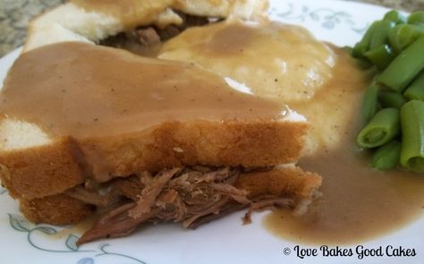 Love Bakes Good Cakes: Hot Roast Beef Sandwiches with Gravy. Total comfort food. Hot Roast Beef Sandwiches, Roast Beef Sandwich Recipes, Hot Beef Sandwiches, Hot Beef, Love Bakes Good Cakes, Good Cakes, Beef Sandwich Recipes, Roast Beef Sandwich, Beef Sandwiches