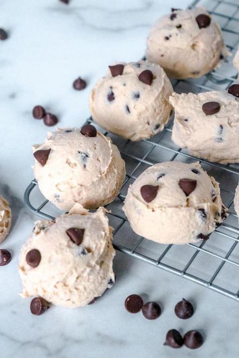 Keto Cookie Dough Fat Bombs Low Carb Cookie Dough, Keto Cookie Dough, Quick Cookies, Almond Crunch, Keto Chocolate Chip Cookies, Keto Candy, Fat Bomb, Keto Chocolate Chips, Keto Fat