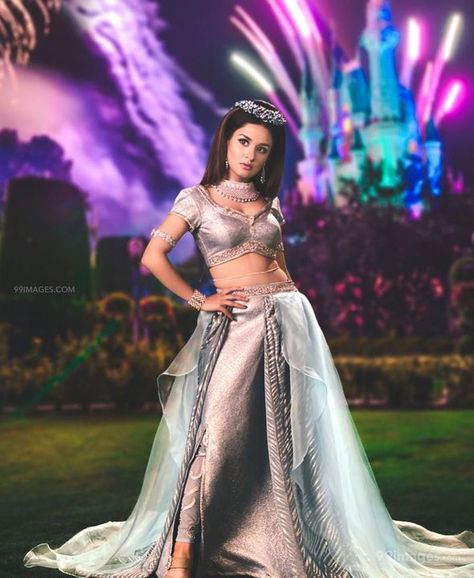 Avneet Kaur, Teen Actresses, Ladies Blouse Designs, Stylish Party, Stylish Dress Designs, Bollywood Actors, Cute Celebrities, Aladdin, Stylish Girl