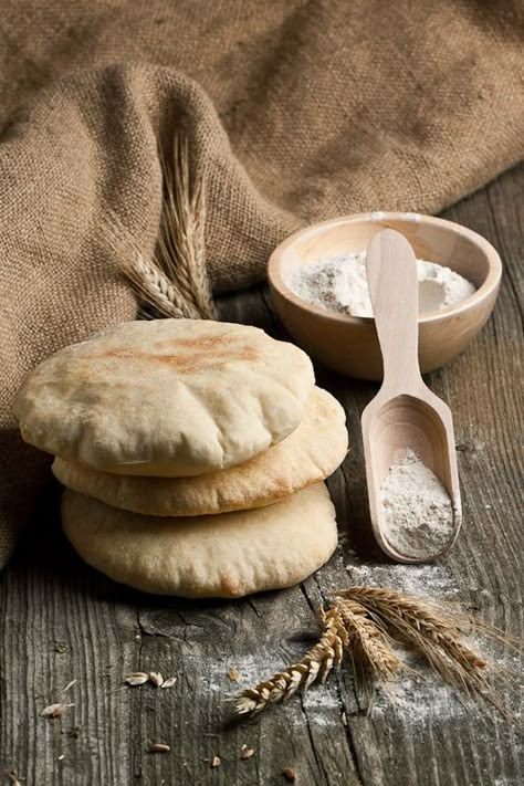 Simple Breads, Arabic Bread, Homemade Pita Bread, Pain Pita, Pita Bread, Our Daily Bread, Bakery Bread, Middle Eastern Recipes, Artisan Bread