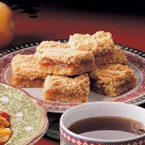 Apricot Squares Recipe, Apricot Squares, Apricot Puree, Apricot Oatmeal, Yummy Brownies, Apricot Bars, Breakfast Bars Recipe, Oatmeal Breakfast Bars, Comfort Desserts