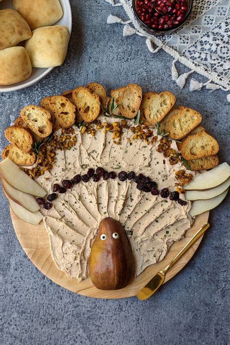 Shape sweet cinnamon butter into a festive Thanksgiving butter board turkey. Then, grab a buttery dinner roll and get ready to dip and swirl! Thanksgiving Butter, Dipping Board, Holiday Butter, Charcuterie Party, Butter Board, Fall Favorites Recipes, Dinner Roll, Seasonal Drinks, Cinnamon Butter