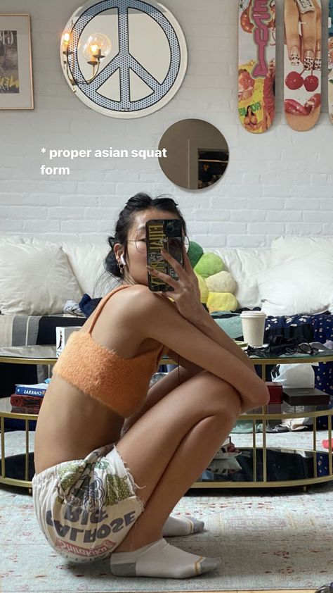 Asian Squat, Squat Form, Paint Photography, Dream Body, Portrait Inspiration, Pose Reference, Fitness Motivation, Photography, Fit Motivation