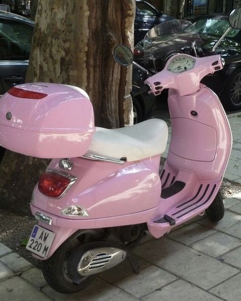 Barbie Fashion Fairytale, Pink Moped, Pink Vespa, Pink Scooter, Vintage Moped, Fashion Fairytale, Pink Cars, Motos Vintage, Pink Life