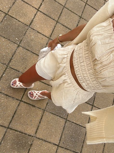 Abercrombie linen beige set. Ulla johnson rope sandals. Bottega venetta jodie white mini. Rope Sandals, Ulla Johnson, Dream Wardrobe, Beach Outfit, Ootd, Sandals, Wardrobe, Closet, White