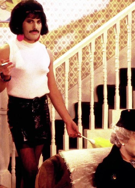 queen pictures - Drag - Wattpad Fred Mercury, I Want To Break Free, Queen Videos, Freddy Mercury, Queen Freddie Mercury, Queen Pictures, John Deacon, Queen Band, Killer Queen