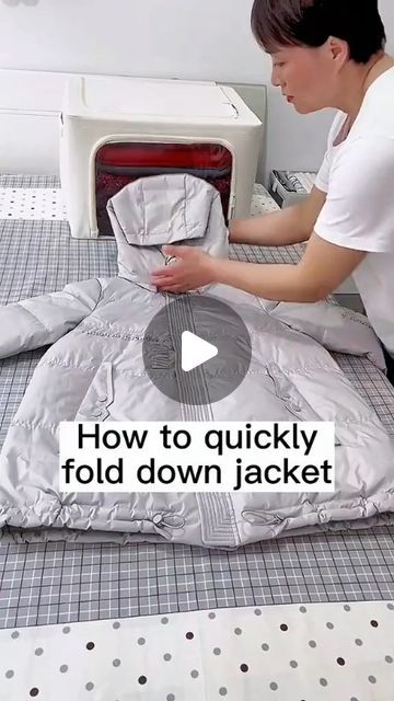 Coat Folding Hacks, How To Fold Puffer Jacket, How To Fold Winter Jacket, How To Fold Heavy Jackets, Military Folding Clothes, Folding Hacks, Captain Janeway, Folding Clothes, Smart Storage