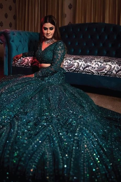 Blue Reception Lehenga, Reception Lehenga Bridal, Reception Dress Indian, Engagement Dress For Bride Indian, Lehenga Designs Bridal, Payal Keyal, Wedding Lehenga For Bride, Green Bridal Lehenga, Lehenga Shopping