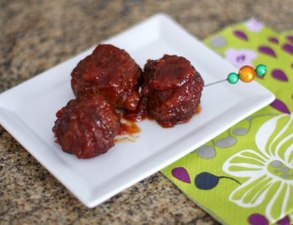 Marmalade Meatballs, Sous Vide Meatballs, Spicy Meatballs Recipe, Appetizers Meatballs, Easy Holiday Snacks, Ideas For Appetizers, Tailgate Party Food, Apricot Preserves, Spicy Meatballs