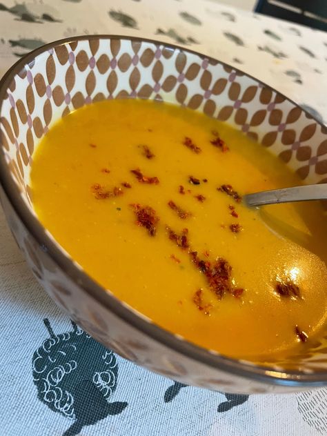 Sweet Potato Pumpkin, Turmeric Soup, Turmeric And Ginger, Ginger Soup, Fresh Turmeric, Roasted Pumpkin Seeds, Cooking Recipes Healthy, Ginger Turmeric, Portion Sizes