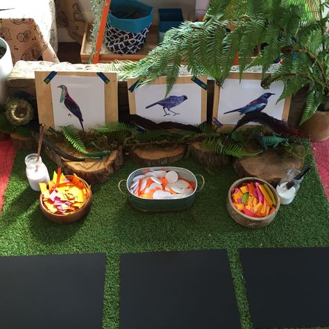 Bird/nest inspired Reggio provocation, create your own collage mosaic. Reggio Bird Provocation, Bird Provocation, Reggio Emilia Ideas, Reggio Display, Provocations Preschool, Snow Playdough, Animal Tracks In Snow, Preschool Birds, Play Provocations