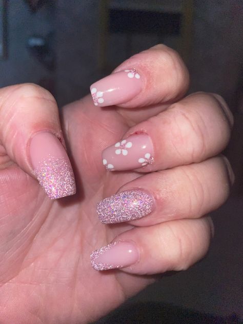 Sparkly Nails With Flowers, Sparkle Flower Nails, Pink Glitter Nails, Glitter Flowers, Sparkly Nails, Nails Coffin, Flower Nails, Pink Glitter, Coffin Nails