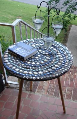 I'd love to have mosaic tables- I just love mosaics Mosaic Table Top, Mosaic Garden Art, Mosaic Decor, Mosaic Table, Mosaic Garden, Mosaic Projects, Mosaic Diy, Mosaic Designs, Stained Glass Mosaic