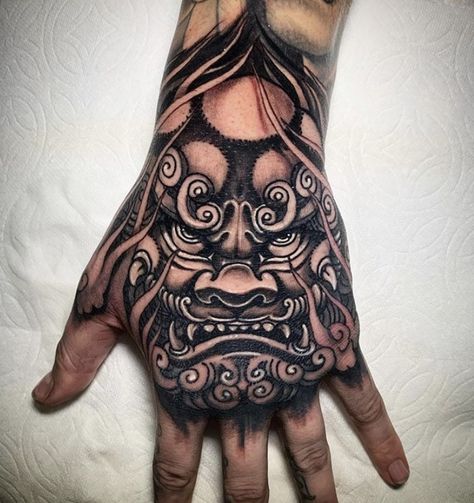 Mens Hand Tattoo Designs, Foodog Hand Tattoo, လက်ဖမိုး Tattoo, Japanese Dragon Hand Tattoo, Tattoo Hand Men Ideas, Samurai Mask Hand Tattoo, Japanese Hand Tattoos For Men, Dragon Hand Tattoo Men, Fu Dog Hand Tattoo