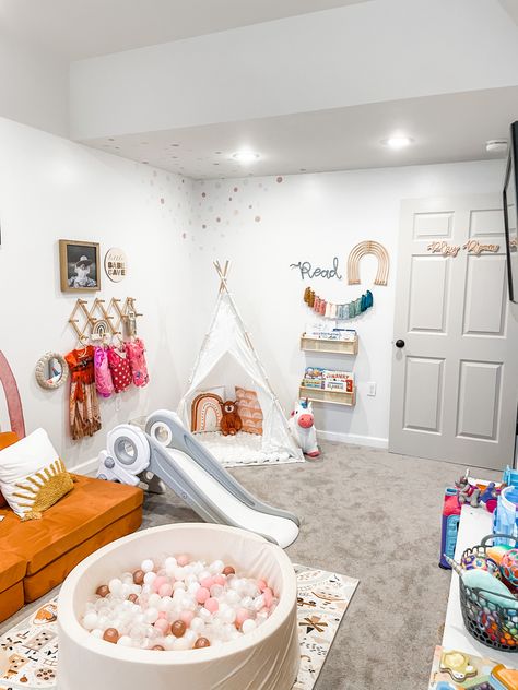 Colorful Boho Playroom, Cool Playroom Ideas Luxe, Affordable Playroom Ideas, Playroom Doll Area, Modern Boho Playroom, Boho Playroom Decor, Toddler Bedroom Playroom Combo, Toddler Girl Playroom Ideas, Bedroom And Playroom Combo