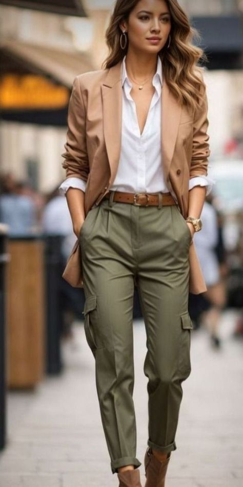 Khaki Pants Outfit With Sneakers, Women Spring Work Outfits 2023, Khaki Trousers Outfit Women Casual, Cargo Pants For Work Outfit, Cargo Work Outfit, Business Casual Cargo Pants Outfit, Kakhi Pants Outfit, Chino Outfit Women, Cargo Pants Outfit Work