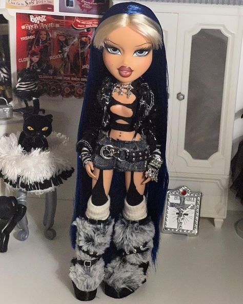 2000s Fashion Bratz, Bratz Aesthetic Outfit, Make Up Inspired, Music Alternative, Band Practice, Rave Fit, Bratz Doll Outfits, Y2k Bratz, Brat Doll