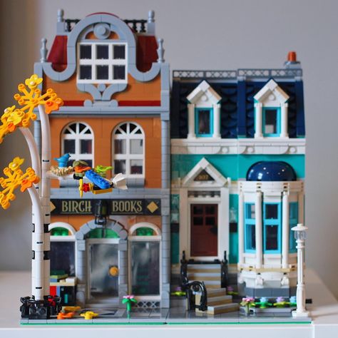 Lego Creator Expert, Lego Bookshop, Lego Modular Buildings, Lego Architecture Building, Lego Design Ideas, Lego 5, Lego Houses, Lego Designs, Lego Creator Sets