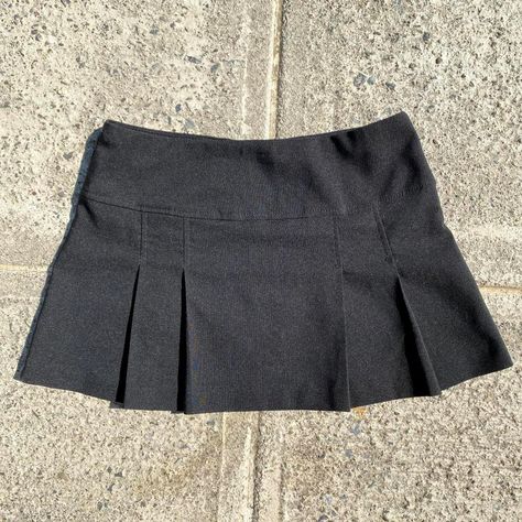 Skirt Aesthetic, Skirt Straight, Just Sold, Black Pleated Skirt, Going Out Outfits, Cute Skirts, Pleated Mini Skirt, Dream Clothes, Couture Fashion