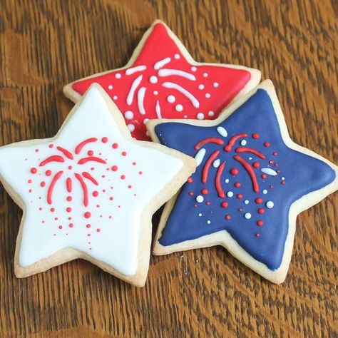 Patriotic Sugar Cookies, Patriotic Cookies, Patriotic Food, 4th Of July Desserts, Fourth Of July Food, Summer Cookies, Sugar Cookie Designs, Fancy Cookies, Cookie Icing