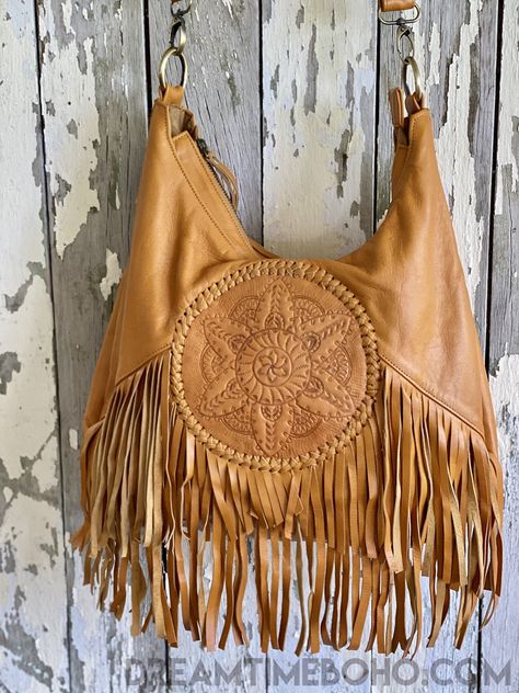 Show your unique style with our incredible Mandala Convertible 2 way Backpack to Crossbody Fringed Boho Bag! Crafted with exquisite, supple genuine leather, this stunning bag boasts a hand tooled mandala center and gorgeous fringe detailing. This bohemian dream is an absolute must-have! Handmade with love Genuine Leather Zip Close Inside bag- Zip pocket and 2 open pockets Lined Hand tooled Mandala feature Measurements - Approx W39cm x H35cm Colours: Black, Brown & Tan Please keep in mind that le Bohemian Style Bag, Boho Market, Boho Chic Bags, Western Handbags, Western Purses, Fringe Purse, Inside Bag, Fringe Bags, Gold Bag