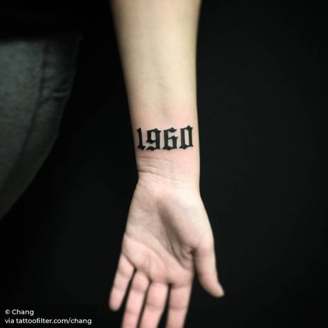 1960 Year Finger Tattoo, 1960 Tattoo Number, Tattoo Numeros, Numeros Tattoo, Year Tattoo Ideas, Birth Year Tattoo, Tattoos Masculinas, Thigh Tattoo Men, Year Tattoo