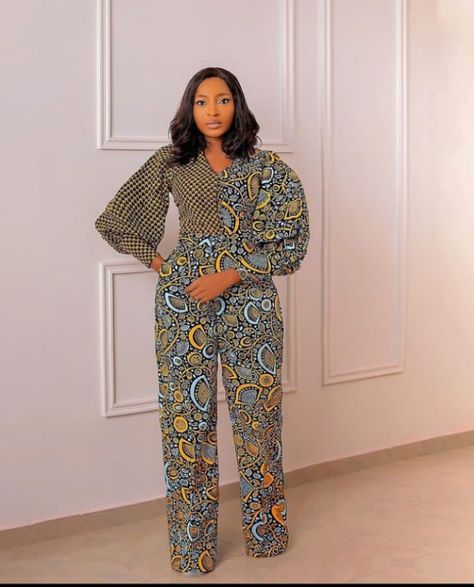 15 Ankara jumpsuits styles to rock to office and owanmbe – Ankaracrib Ankara Jumpsuits For Women Casual, Ankara Jumpsuits For Women, Ankara Jumpsuit Styles, Jumpsuit Ankara, Jumpsuit Styles, African Print Jumpsuit, Ankara Jumpsuit, Beautiful Jumpsuits, Short African Dresses