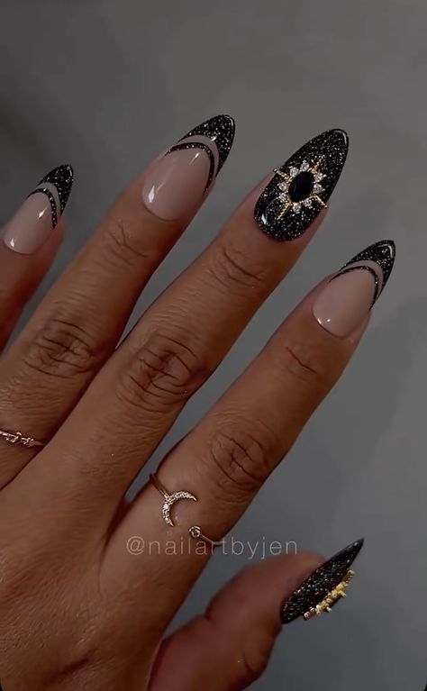 Black With Rhinestones Nails, Nails Wallpaper Instagram Highlight, Nails Wallpaper Instagram, Acotar Nails, Sparkly Black Nails, Nails Wallpaper, Firework Nail Art, Oval Acrylic Nails, Firework Nails