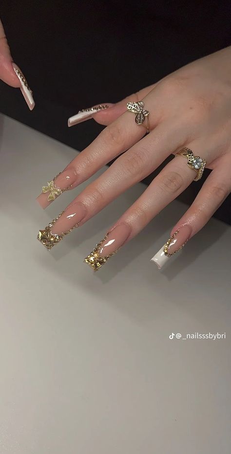 Long Acrylic Nails New Years, New Years Nails Acrylic Square, Birthday Nails Sparkle Classy, Gold Nails Medium Length, Plain Nails With Gems, Square Acrylic Nails Gold, Long Nails With Diamonds, 21st Bday Nail Ideas, Gold Nail Inspo Acrylic