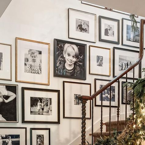 Teressa Johnson on Instagram: "There’s some last minute availability for me to come deck your halls this week or next. I can smell the delicious pine wafting through the house already! 😊 Photo of staircase : @_karamercer Photo Gallery and design: @katie.leclercq" Katie Leclercq, December 13, Elegant Decor, Deck The Halls, Christmas Aesthetic, Seasonal Fashion, Last Minute, Festival Season, Christmas Lights