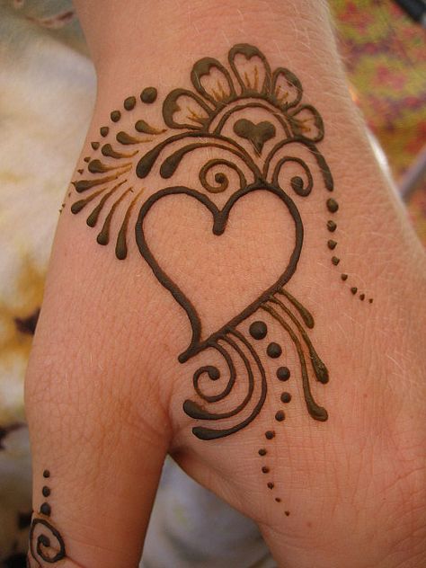 alisons love | Flickr - Photo Sharing! Henna With Hearts, Full Palm Mehndi Design, Henna Rings, Henna Designs Pretty, Small Henna Tattoos, Small Henna Designs, Palm Mehndi, Henne Tattoo, Henna Flower Designs