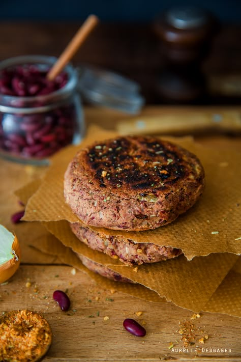 Cooking Lili » Steak végétal aux haricots rouges Vegan Steak, Vegan Sausage, Batch Cooking, Veggie Burger, Greens Recipe, Vegan Cooking, Going Vegan, Raw Food Recipes, Savoury Food