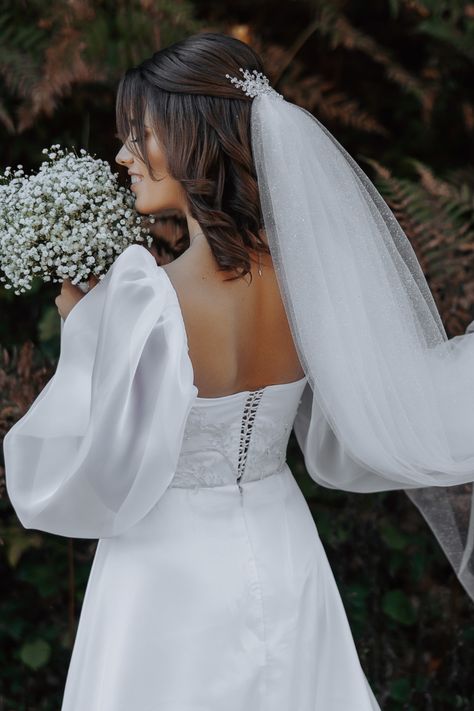 Bridal Hair Down Short Hair Wedding Styles Bridal With Veil, Bridal Hair Veil Down, Bridal Hair And Makeup With Veil, Bob Wedding Hairstyles With Veil, Short Hair Wedding Styles With Veil, Short Wedding Hair With Veil, Short Bridal Hair With Veil, Hair Veil Wedding, Short Hair Wedding Styles