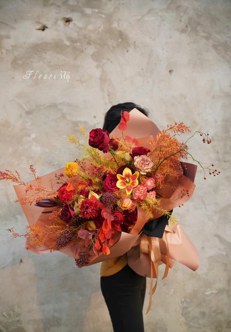 Fall Silk Floral Arrangements, Floral Arrangement Photography, Unique Flowers Bouquet, Autumn Bouquet Floral Arrangements, Exotic Flower Bouquet, Autumn Flowers Aesthetic, Ikebana Bouquet, Big Floral Arrangements, Flower Arrangements Aesthetic