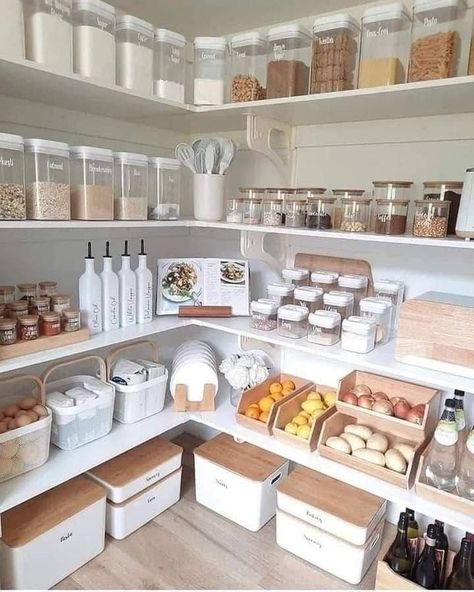 Aesthetic Home Organization, House Pantry, Pantry Inspiration, Pantry Room, Pantry Organisation, Pantry Remodel, Food Pantry Organizing, House Organisation, Kitchen Organization Pantry