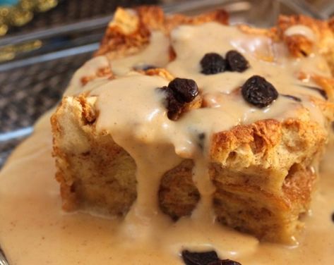 New Orleans Bread Pudding with Caramel Whiskey Sauce - La Bella Vita Cucina Bread Pudding Whiskey Sauce, Whiskey Bread Pudding, New Orleans Bread Pudding, New Orleans Bread, Bread Pudding Sauce, Whisky Sauce, Whiskey Sauce, Custard Sauce, Bread Pudding Recipe