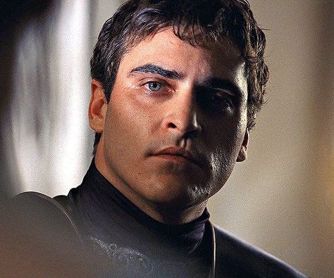 Joaquin Phoenix 90s, Joaquin Phoenix Gladiator, Commodus Gladiator, Carve The Mark, Emperor Commodus, Russel Crowe, Gladiator 2000, Gladiator Movie, Richest Man