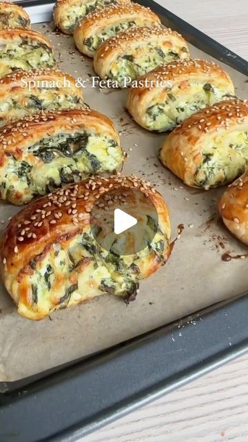 Spinach Puff Pastry, Spinach Puff, Spinach Rolls, Puff Pastry Appetizers, Puff Pastry Filling, Spinach Feta, Puff Pastry Recipes, Frozen Spinach, Spinach And Feta