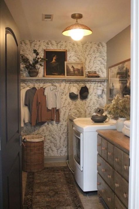 Extra Den Room Ideas, Old Farmhouse Decor, Cottage Laundry Room, Scenery Aesthetic, Inspirational Homes, Rainbow Lake, Vintage Laundry Room, Dream Laundry Room, Laundry Room Renovation