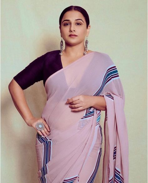 Vidhya Balan Saree, Vidya Balan Saree Blouse, Vidya Balan Saree, Off White Saree, Simple Saree Designs, Purple Saree, Vidya Balan, Latest Designer Sarees, Simple Sarees