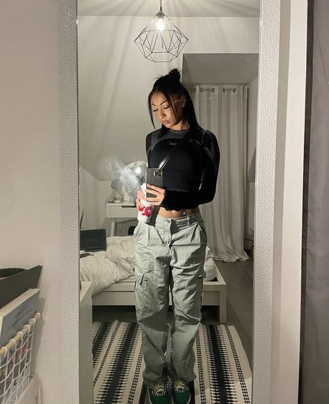 Cargo Trousers Outfit, Fire Fits, Streetwear Fashion Women, Swaggy Outfits, Mode Inspo, Fashion Fits, Teenage Fashion Outfits, Mode Inspiration